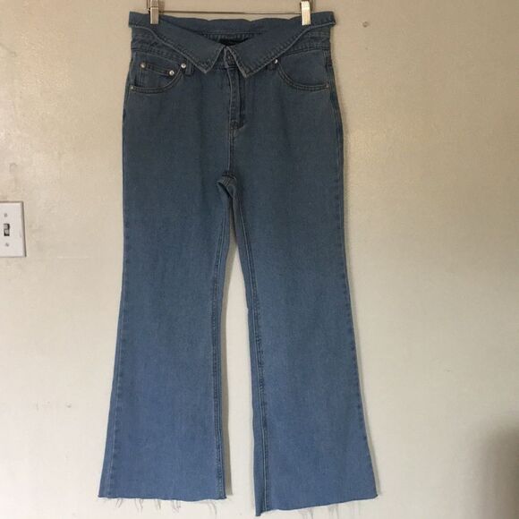 Forever 21 Flair Bottom Raw Hem Jeans size Medium - Picture 1 of 8